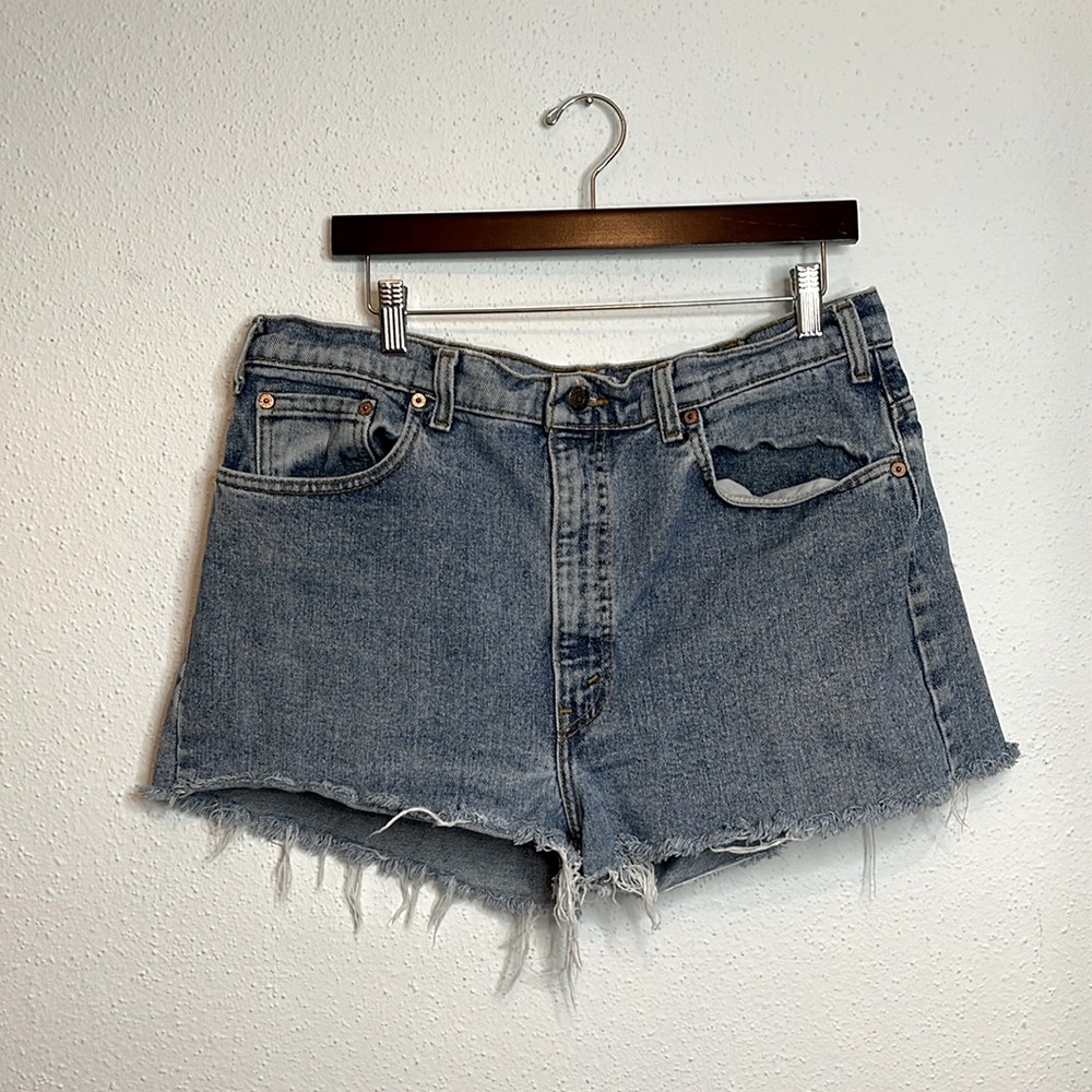 Levis 505 Light Wash Jean Shorts with Raw Hem Size 38W 32L